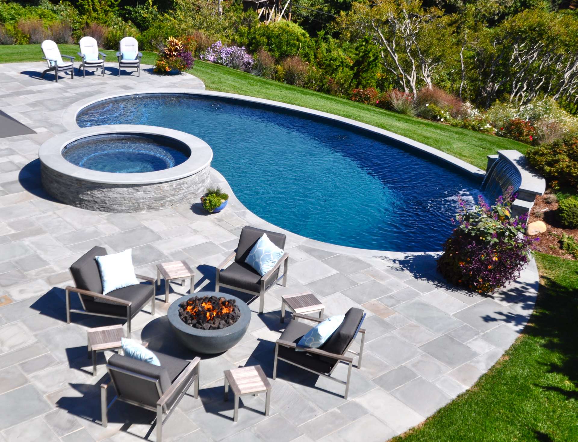 custom built pools and spas